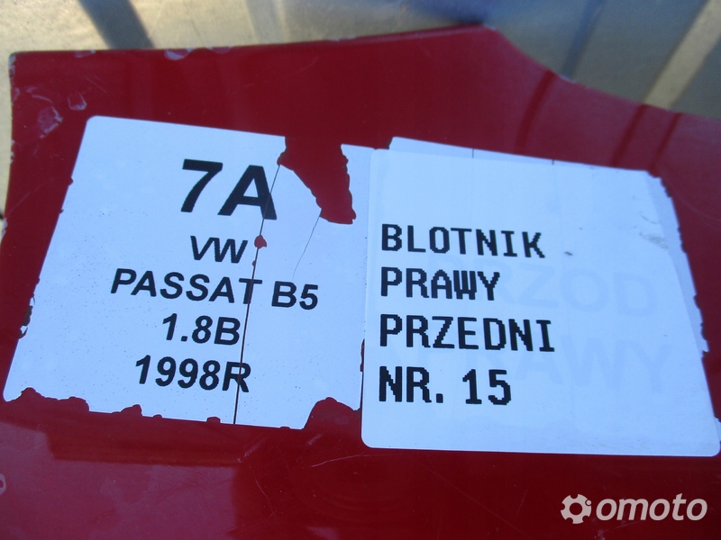 BŁOTNIK PRAWY PRZEDNI VW PASSAT B5 98 r CZERWONY