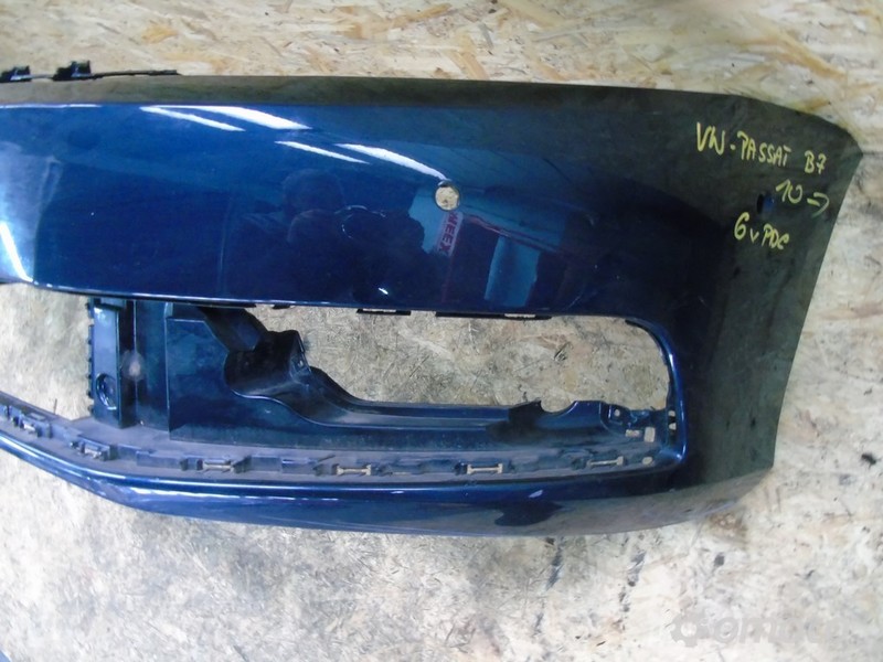 VW Passat B7 10 zderzak przedni przód niebieski