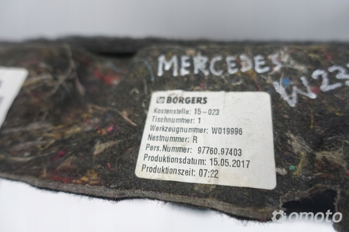 Mercedes W238 C238 BOCZEK BAGAŻNIKA tapicerka