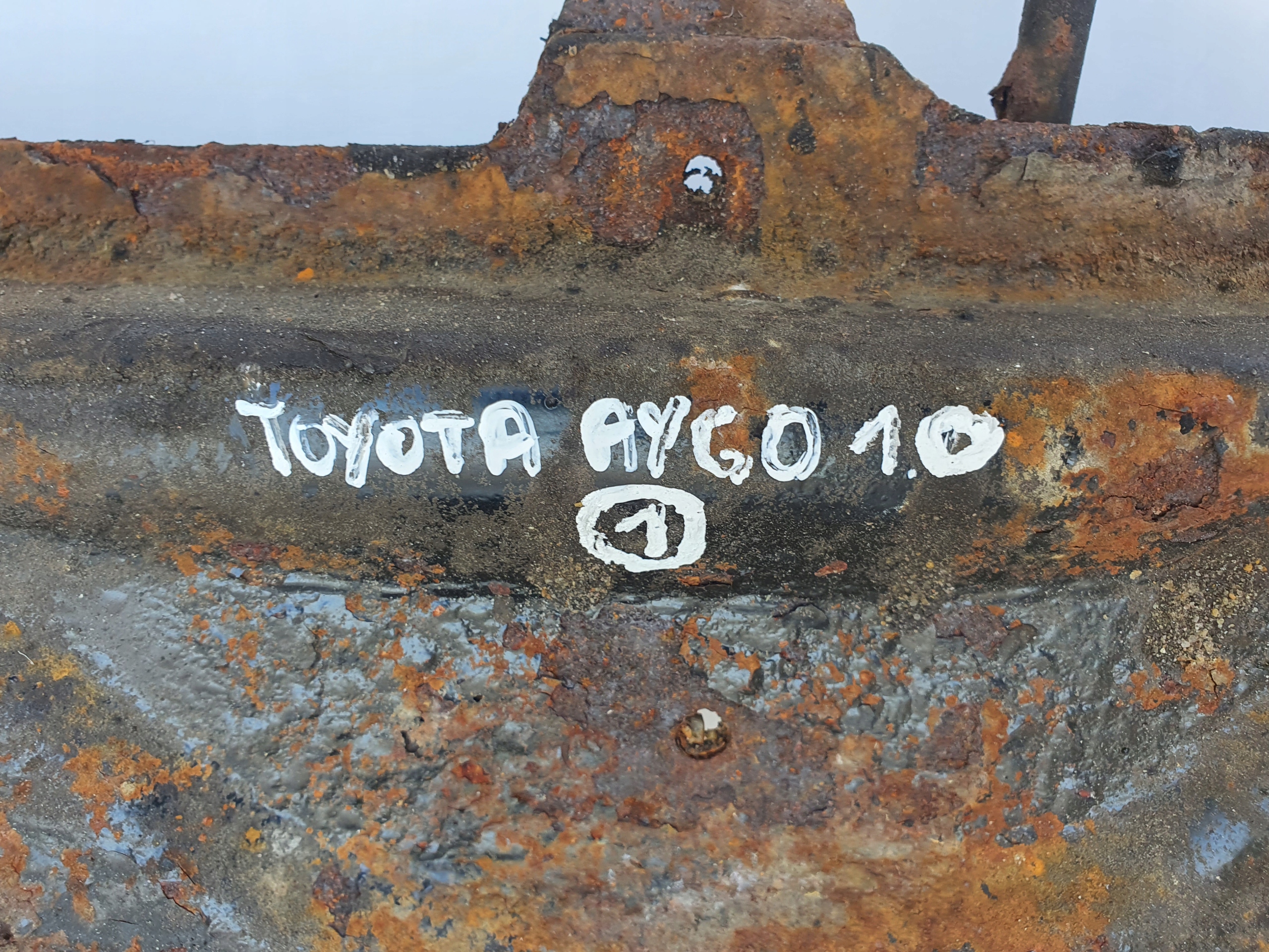 Toyota Aygo ŁAWA SANKI PRZEDNIE Zawieszenie przód