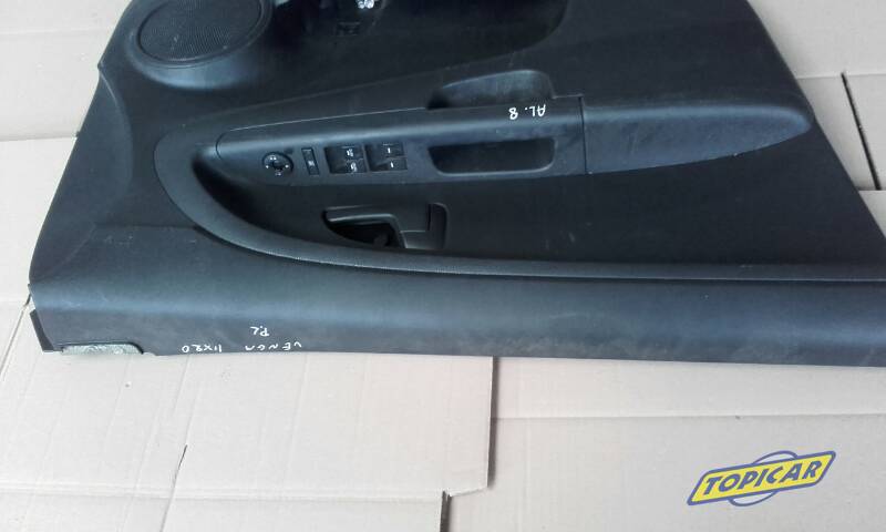 Kia Venga Hyundai IX20 tapicerka drzwi przód lewy 