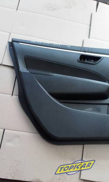 Suzuki Swift 11-Mk7 tapicerka drzwi przód lewy 