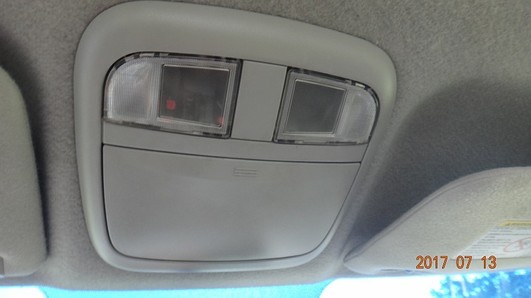Nissan Sentra 00-06 lampka środkowa przód 