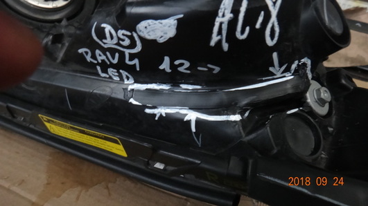Toyota Rav4 12- reflektor lewy led uszkodzony