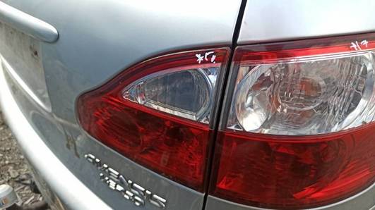 Avensis verso 03- lift lampa prawa tył wewnętrzna