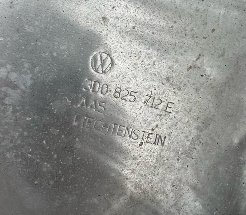 VW PHAETON 3D0 OSŁONA TERMICZNA 3D0825712E
