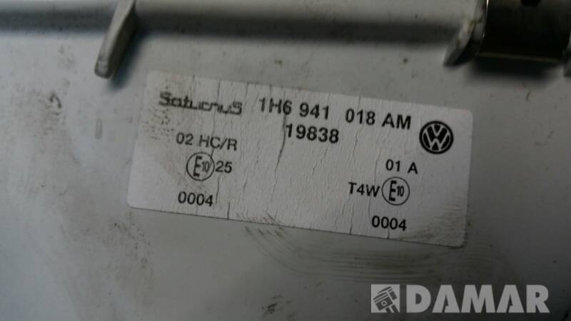 REFLEKTOR PRAWY VW GOLF III SATURNUS  1H6941018AM