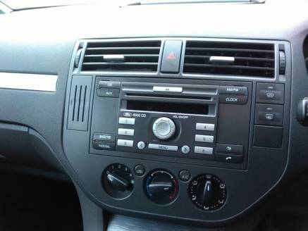 Ford c-max lift radio